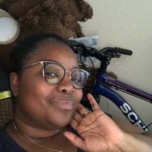 Meet your Posher, Lorraine